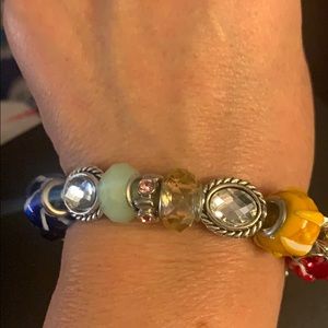 Beautiful stretch bracelet with lots of sparkle